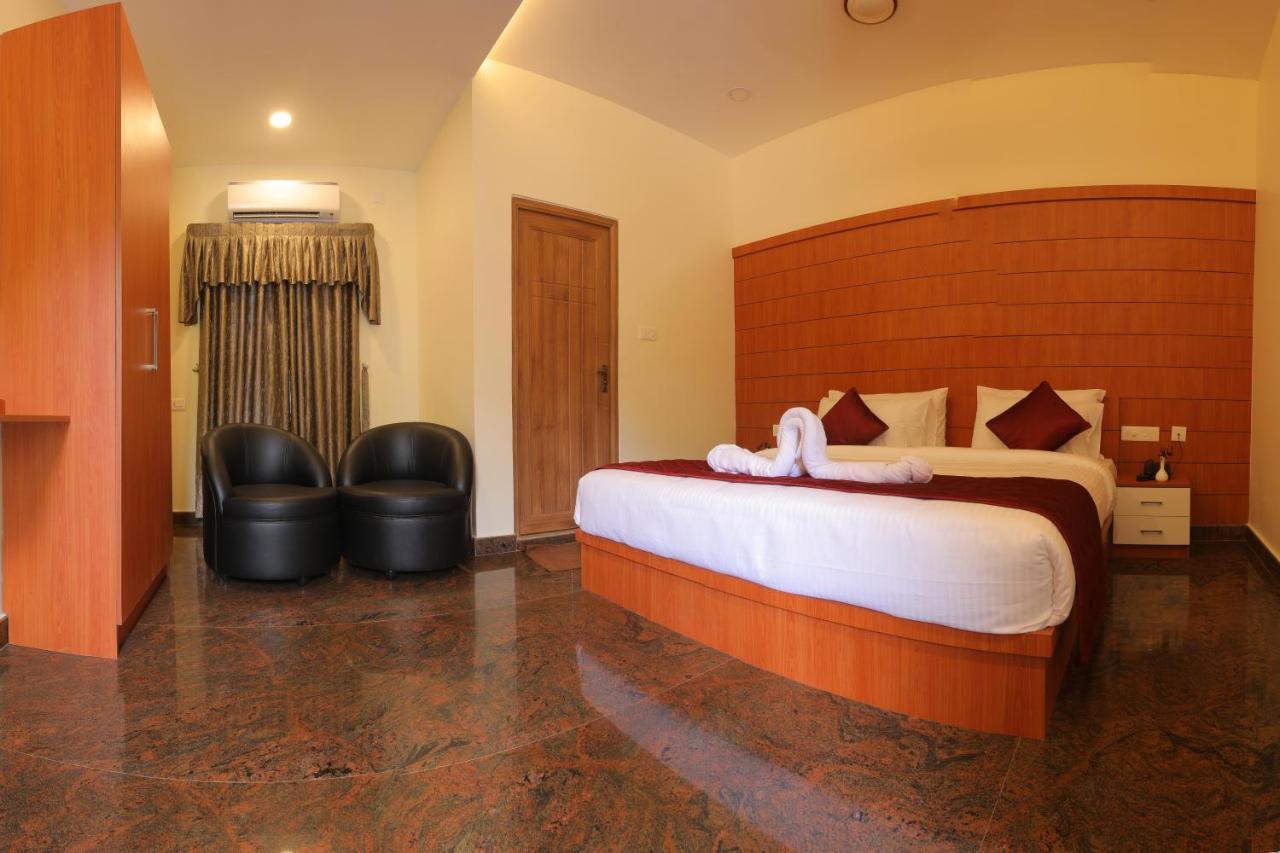 Thenmala Hormuz Inn Kolattupuzha Exterior foto